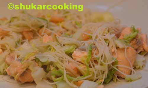 Saumon et crevettes chou chinois  aux nouilles de riz  - Shukar Cooking