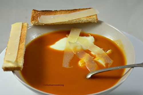 Soupe aux légumes d’hiver et œufs pochés