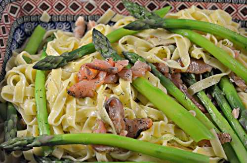 Tagliatelle au saumon fumé et asperges vertes