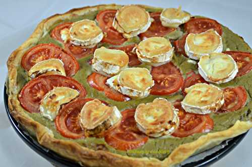 Tarte à la purée aubergine, tomates et pesto