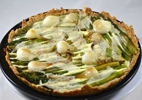 Tarte aux asperges et oignons, pâte sablée parmesan