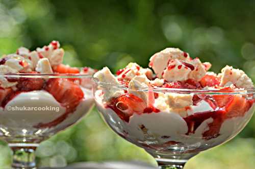 Yaourt grec très gourmand  et croquant aux fraises