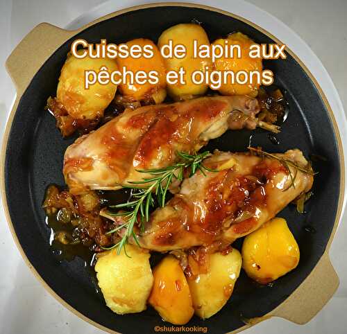 Cuisses de lapin aux pêches et aux oignons