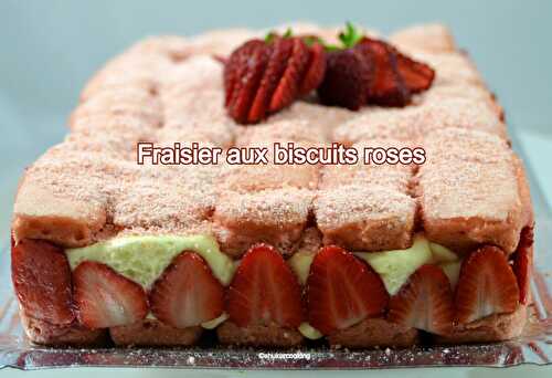 Fraisier aux biscuits roses