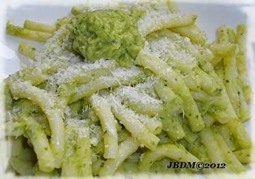 Pâtes Macaroni au Pesto d’Avocat