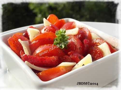 Salade de Fraises & Tomates à la Mozzarella