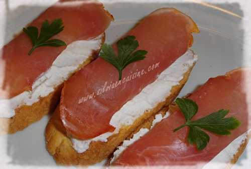 Toasts de Lomo à la Ricotta