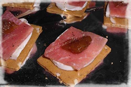 Toasts de Serrano, Mozzarella, Figue & Amandes