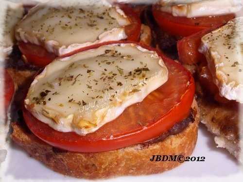 Toasts Tomates, Aubergines & Chèvre