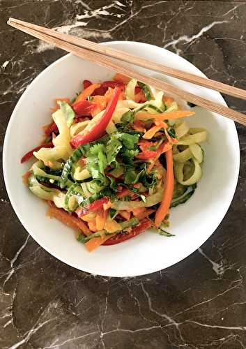 Salade de légumes asiatique aux arachides - Simplement Frais