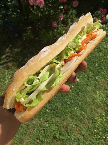 Sandwich vietnamien cha Lua et carotte (banh mi)