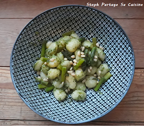 Gnocchi au pesto et asperges vertes