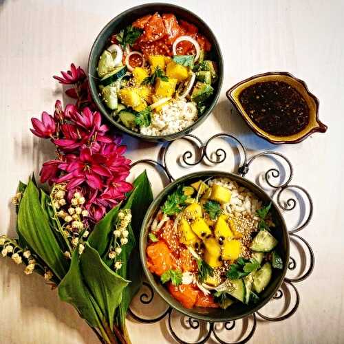 Bouddha Bol au Saumon, Riz et Fruits Tropicaux