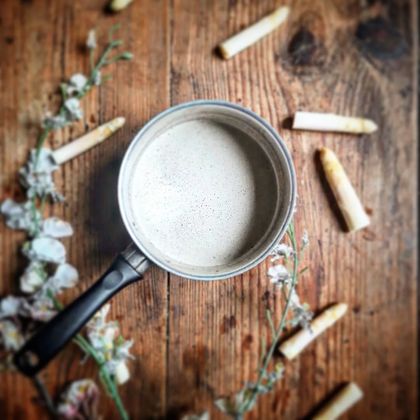 Consommé à la Reine des Prés