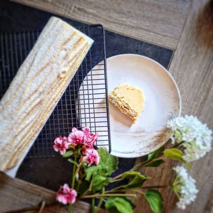 Le Jeune Prince et la Jeune Princesse Bûche Pâtissière Mangue, Citron et Noix de Coco