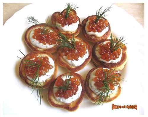 Blinis sauce crème fraîche à l'aneth et oeufs de saumon