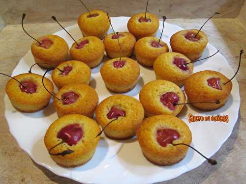 Financiers à la polenta et aux cerises