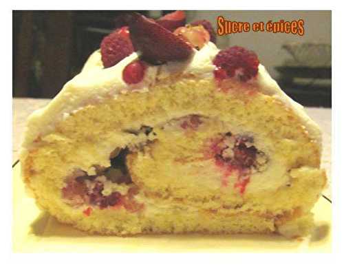 Gâteau roulé aux fruits rouges - sucreetepices.over-blog.com