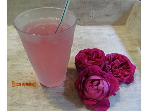 Sirop de roses albanais