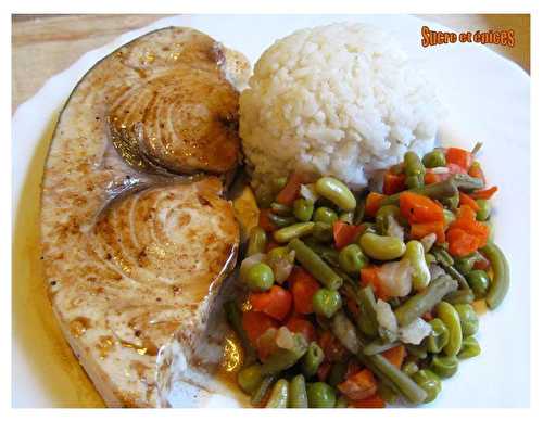 Steaks d'espadon grillés sauce au vin blanc et vinaigre balsamique