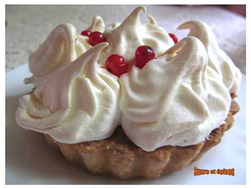 Tartelettes meringuées aux groseilles et à la crème d'amandes