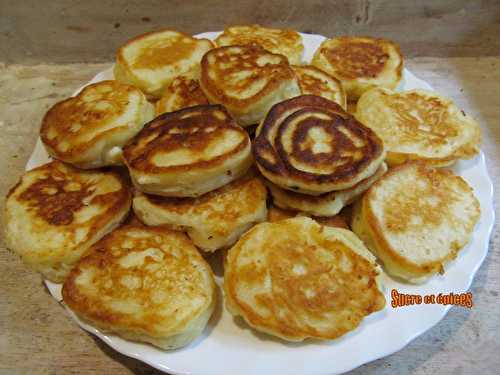 Blinis ou pancakes au yaourt et à la feta