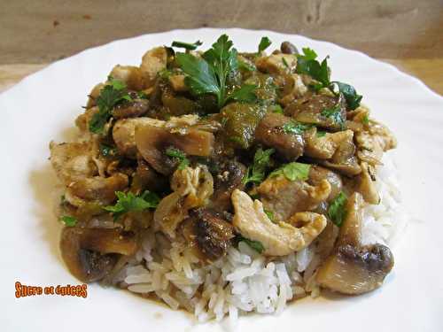 Poêlée de poulet aux champignons et poivrons