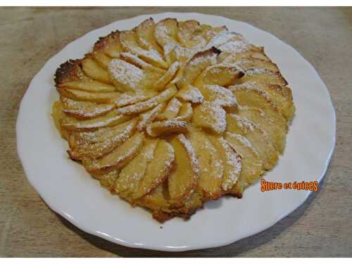 Tartelettes fines aux pommes à la crème d'amandes - www.sucreetepices.com