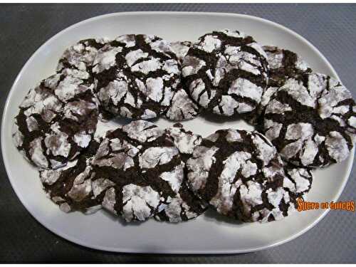 Biscuits craquelés au chocolat - Chocolate crinkle cookies - www.sucreetepices.com