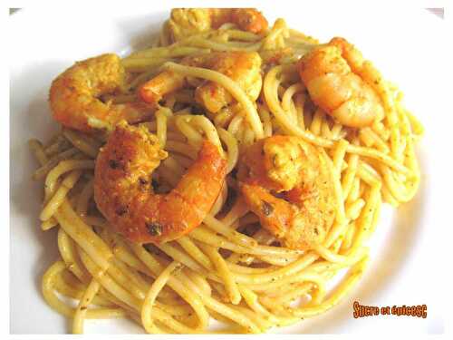 Spaghetti aux crevettes, sauce au yaourt et épices - www.sucreetepices.com