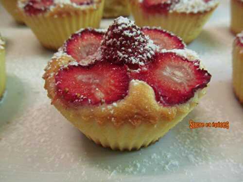 Petits moelleux aux fraises - Recette en vidéo - www.sucreetepices.com