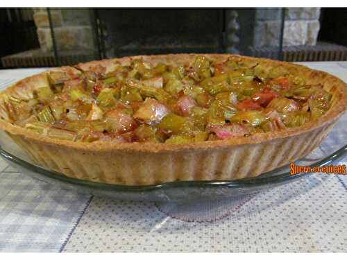 Tarte simple à la rhubarbe - Recette en vidéo - www.sucreetepices.com