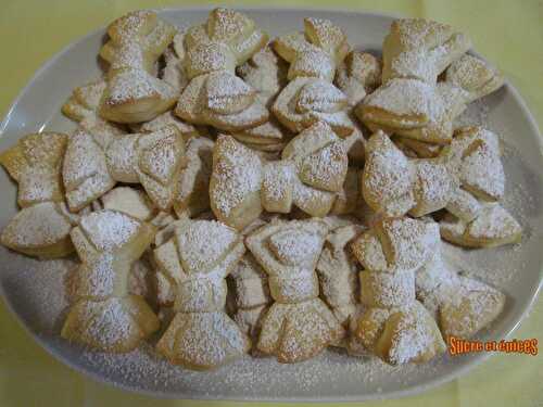 Biscuits en forme de noeuds papillon - Recette en vidéo - www.sucreetepices.com