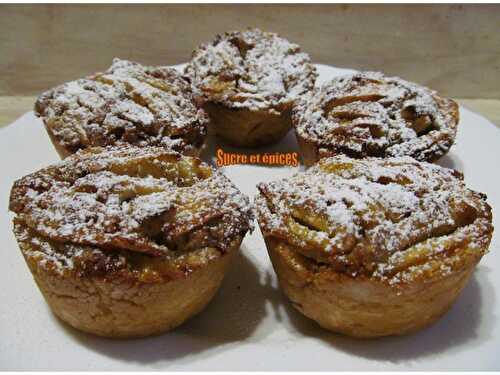 Tartelettes-muffins aux pommes avec des restes de pâte feuilletée