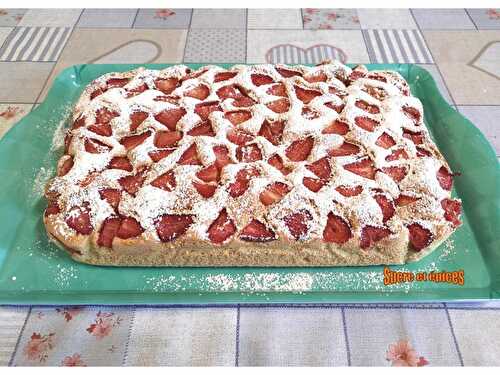 Gâteau génoise aux fraises - Recette en vidéo