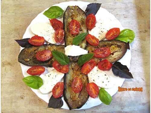 Salade d'aubergine aux tomates cerises et mozzarella