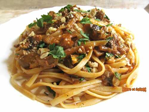 Linguine aux champignons en sauce tomates