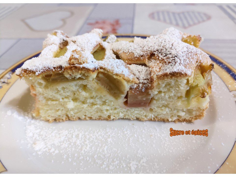 Gâteau génoise à la rhubarbe - Recette en vidéo