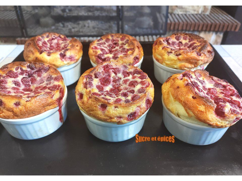 Clafoutis individuels aux framboises - Recette en vidéo