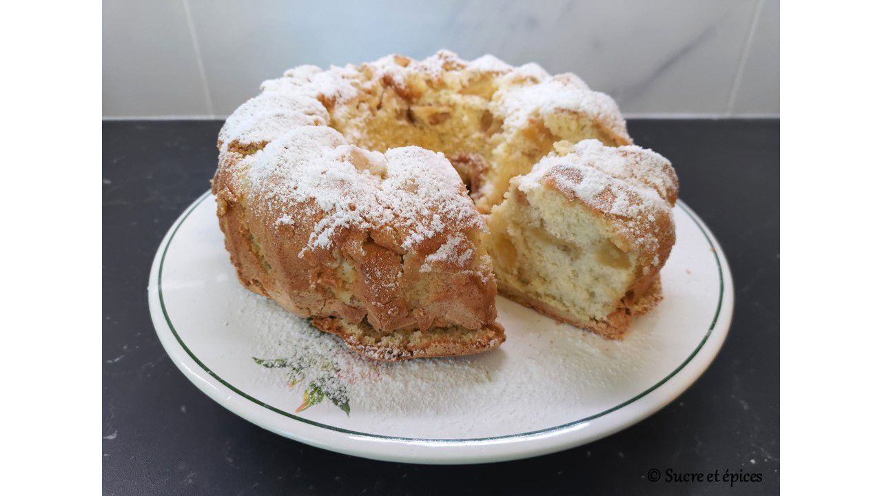 Gâteau aux pommes avec seulement 4 ingrédients - Recette en vidéo