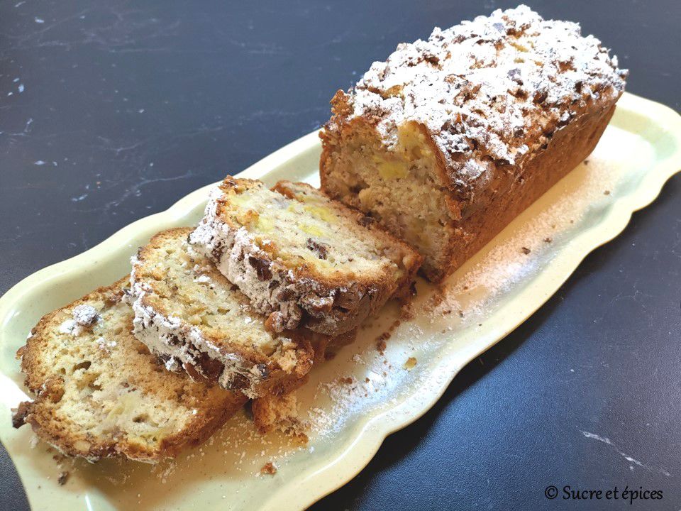 Cake moelleux aux pommes et aux noix - Recette en vidéo