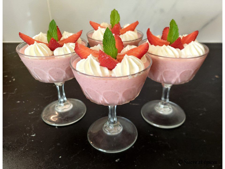 Verrines de mousse à la fraise - Recette en vidéo