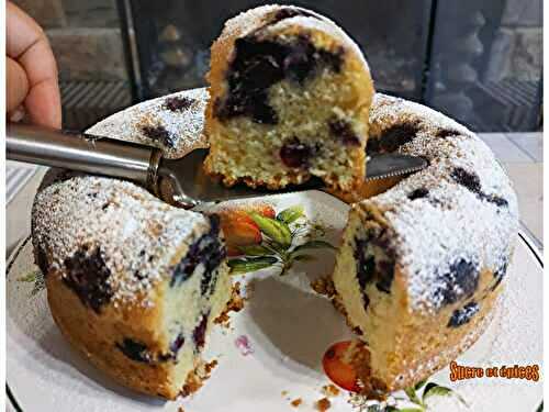 Gâteau moelleux aux myrtilles - Recette en vidéo
