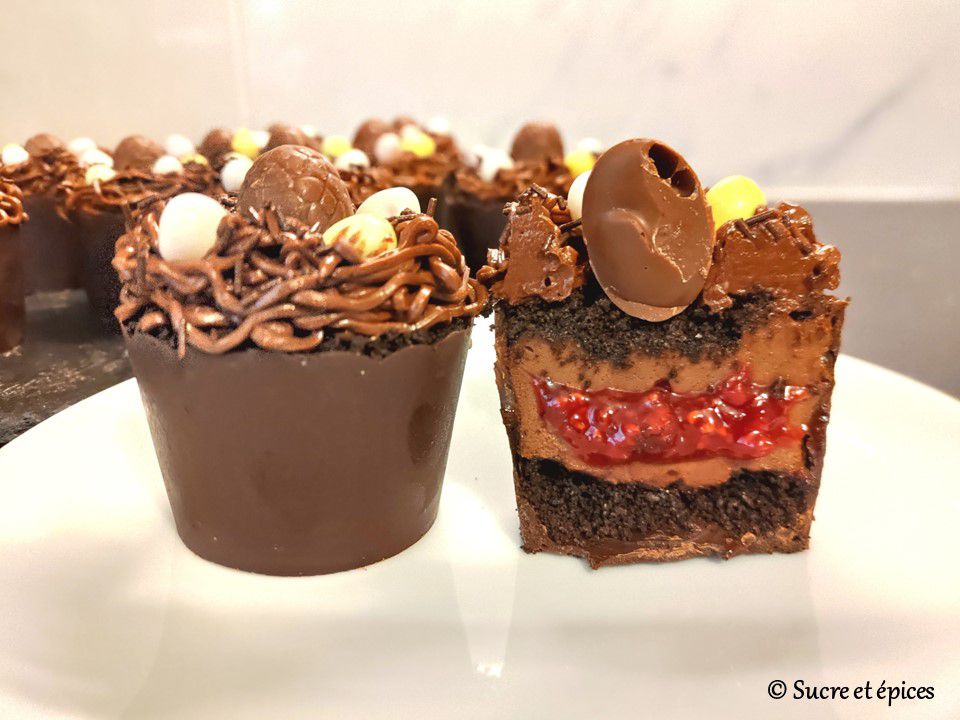 Coupelles chocolat framboise façon nids de Pâques - Recette en vidéo