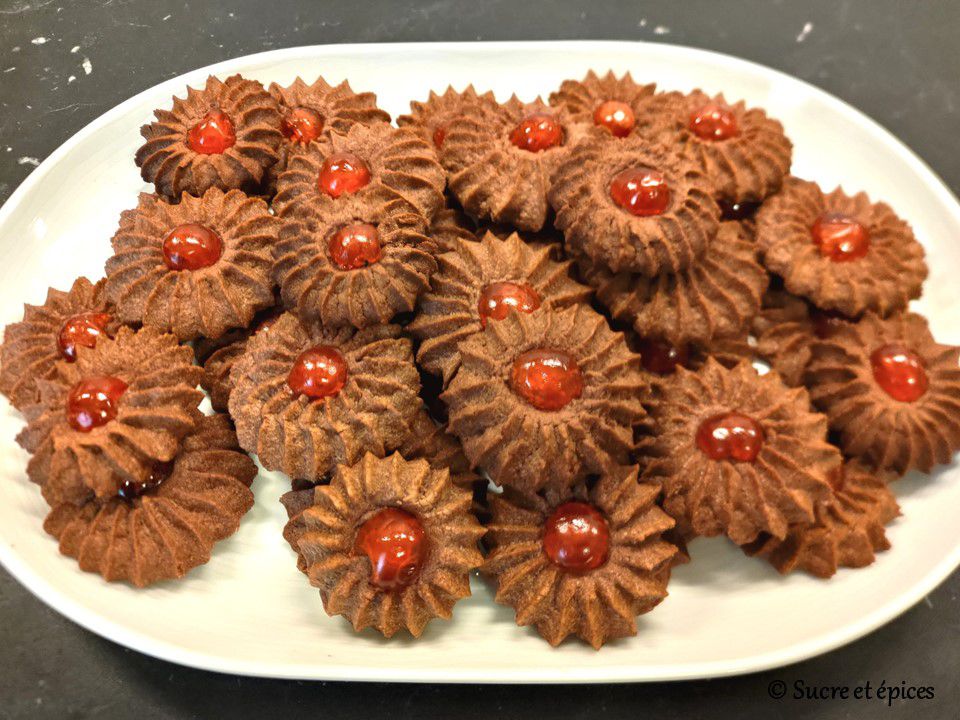 Biscuits pochés au cacao avec des jaunes d'oeufs - Recette en vidéo
