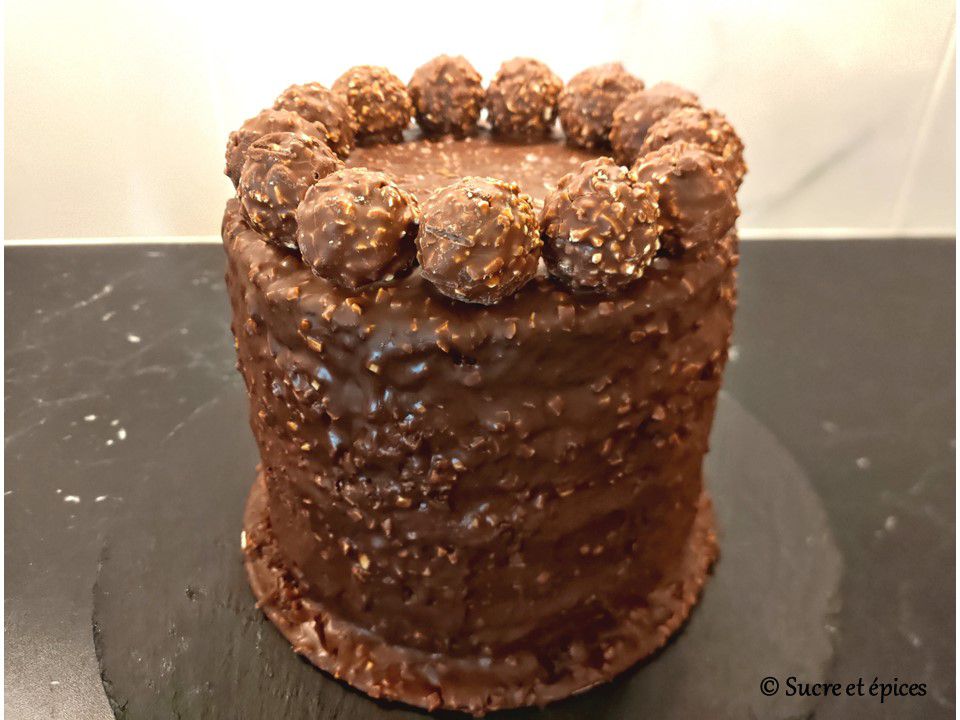Layer cake Ferrero Rocher - Recette en vidéo