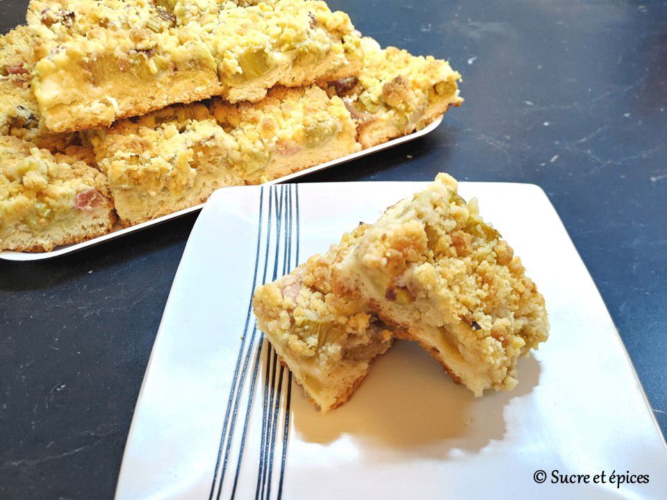 Tarte briochée rhubarbe cannelle avec streusel - Recette en vidéo