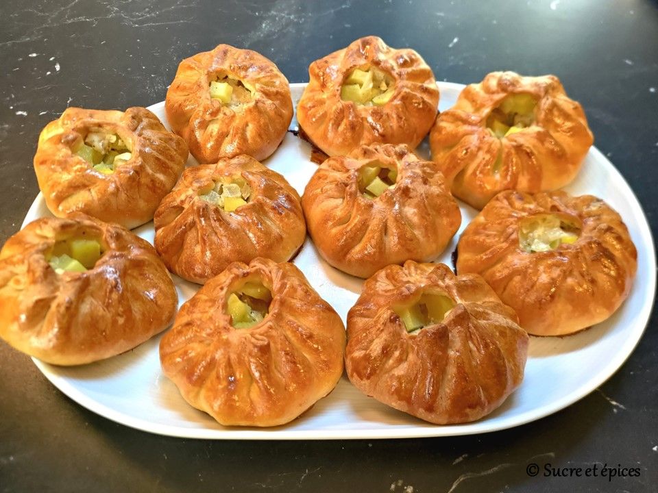 Mini tourtes au poulet et aux pommes de terre (Vak Belyash) - Recette en vidéo