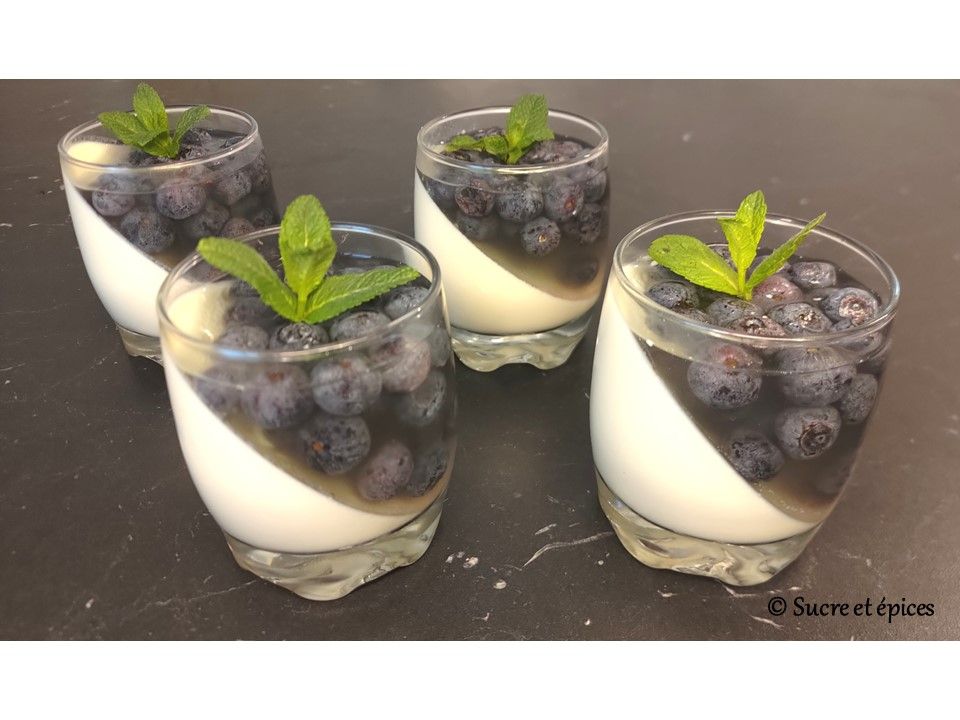 Panna cotta aux myrtilles - Recette en vidéo