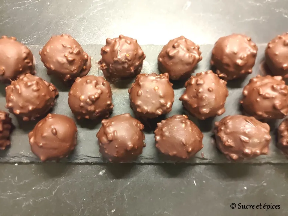 Bonbons aux gaufrettes façon Ferrero Rochers - Recette en vidéo